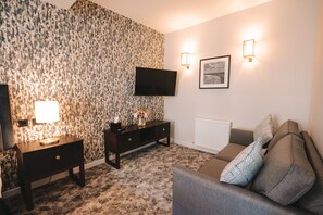 Reidhaven Deluxe Suite (Located in Hotel Annexe) | Literie de qualité, coffre-fort, décor unique, ameublement unique