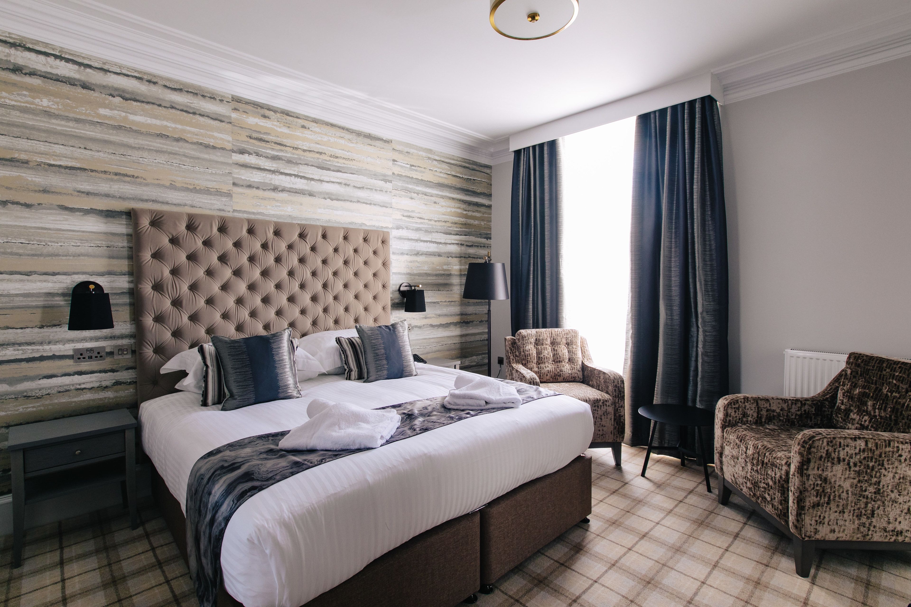 Luxe beddengoed, een kluis op de kamer, individueel gedecoreerd