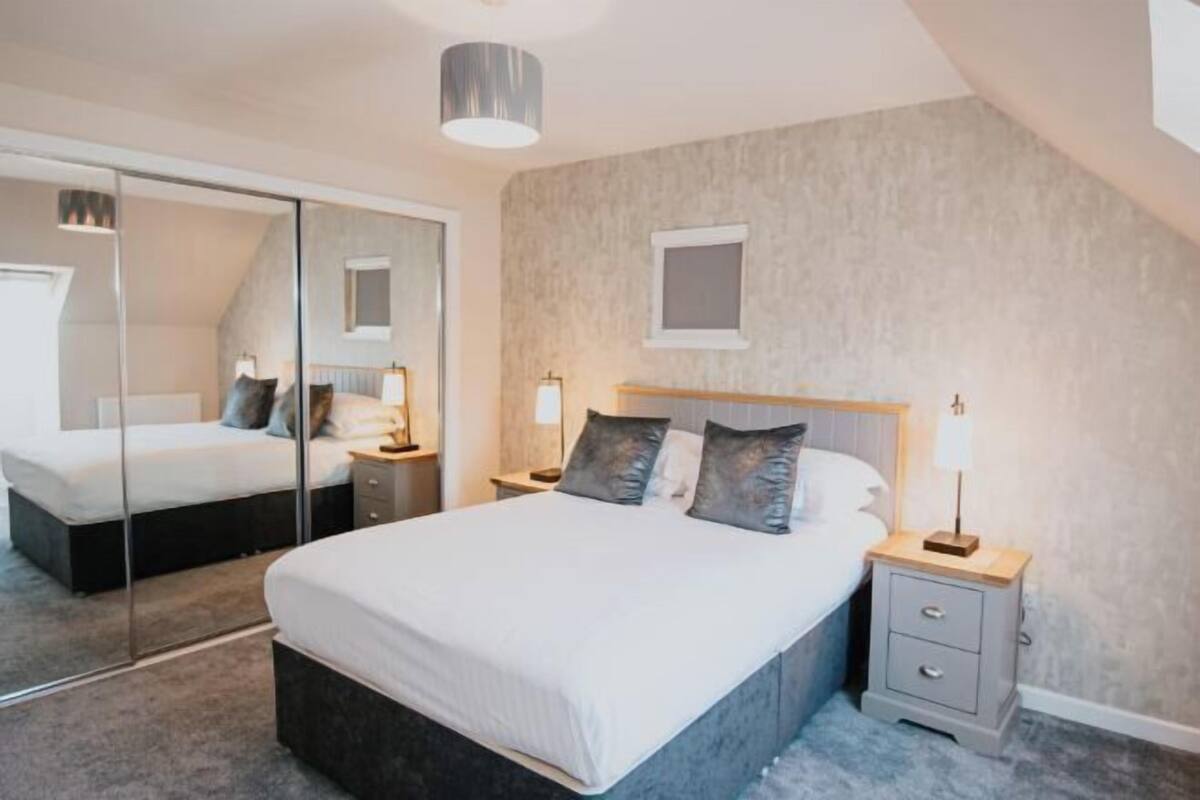 1 bedroom, premium bedding, in-room safe, individually decorated