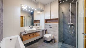 Apartment (5 – Jelitkowska 77) | Bathroom | Hair dryer, towels