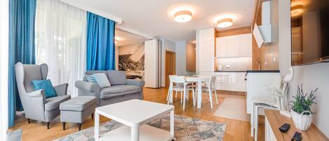 Apartment (5 – Jelitkowska 77) | Living area | Flat-screen TV