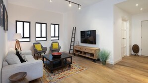 Unclassified image, 2 of 10, button - Hip 2BR in Reines by HolyGuest (Tel Aviv)