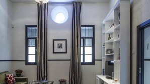 Exclusive-Apartment, 2 Schlafzimmer | Wohnzimmer | Flachbildfernseher