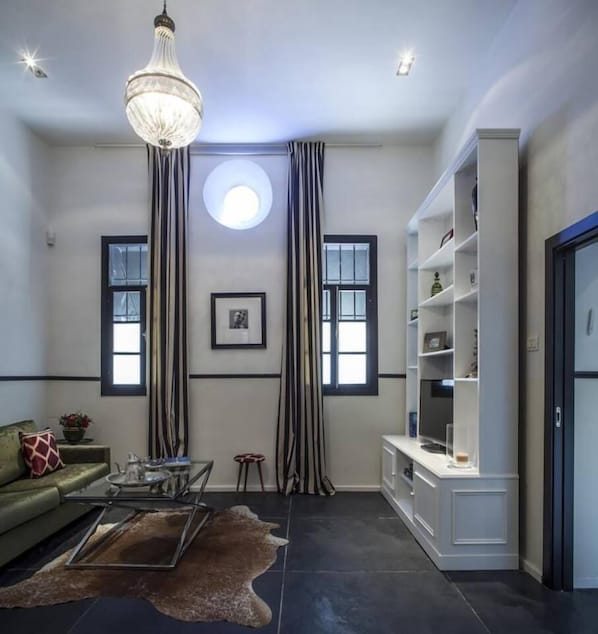 Exclusive Apartment, 2 Bedrooms | Living room