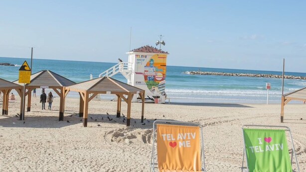 In Strandnähe, weißer Sandstrand