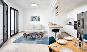 Premium Apartment | Private kitchen | Full-size fridge, microwave, oven, stovetop