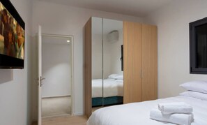 Room - Cozy 2BR in Bezalel by HolyGuest (Tel Aviv)