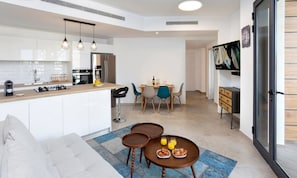 Premium-Apartment | Wohnbereich | Flachbildfernseher