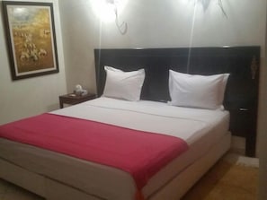 Chambre Double | Fer et planche à repasser, Wi-Fi gratuit, draps fournis