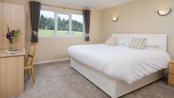 Cabin, 3 Bedrooms (Tyne Lodge) | Hypo-allergenic bedding, blackout curtains, travel cot, free WiFi
