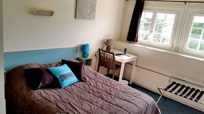 Dobbeltrom – standard | Skrivebord, wi-fi (inkludert) og sengetøy