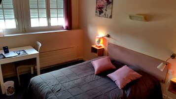 Standard Double Room | Desk, free WiFi, bed sheets