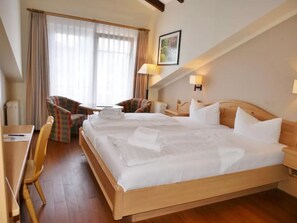 Minibar, in-room safe, blackout drapes, soundproofing - R&R Hotel Strandallee (Ostseebad Baabe)