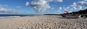 Beach nearby, white sand - R&R Hotel Strandallee (Ostseebad Baabe)
