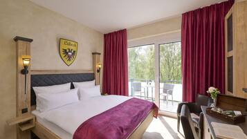 Standard Double Room, Balcony | Minibar, in-room safe, individually decorated, desk