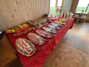 Tägliches kontinentales Frühstück gegen Gebühr