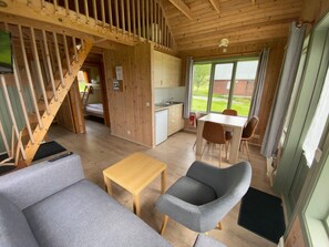 Chaumière, 2 chambres | Aire de séjour | Téléviseur à écran plat