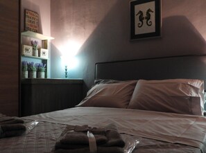 Toetasjesleilighet – design, 2 soverom, byutsikt, ved stranden | Sengetøy i egyptisk bomull, sengetøy av topp kvalitet og dundyner