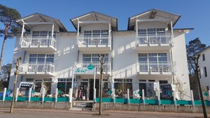 Front of property - R&R Villen (Ostseebad Baabe)