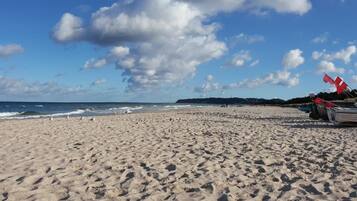 In Strandnähe, weißer Sandstrand