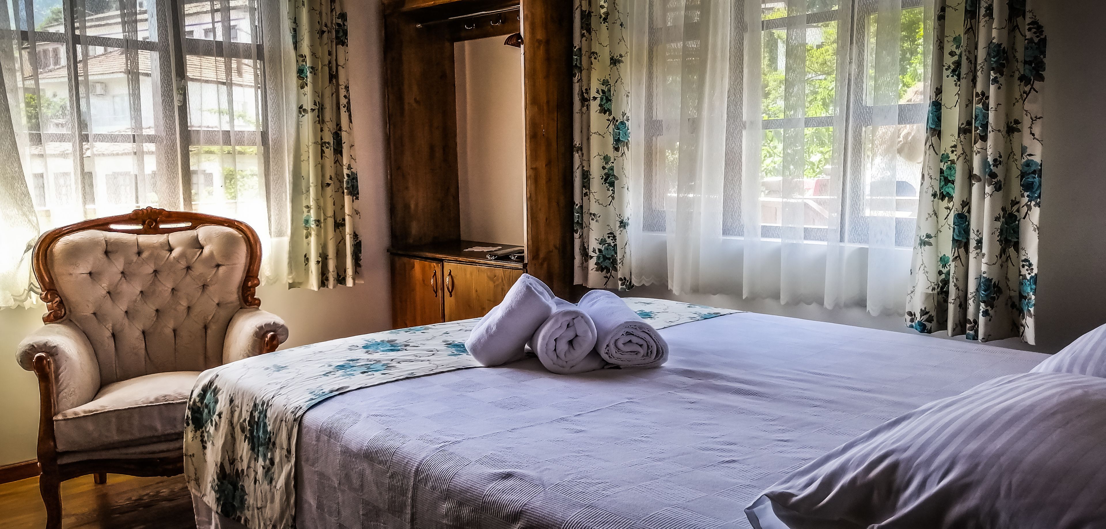 deluxe room, mountain view | 1 bedroom, desk, rollaway beds, free wifi