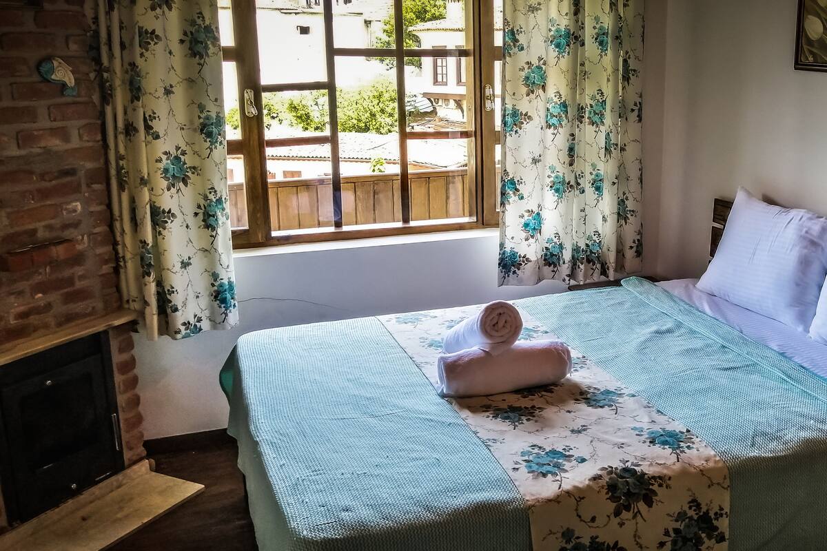1 bedroom, desk, rollaway beds, free WiFi