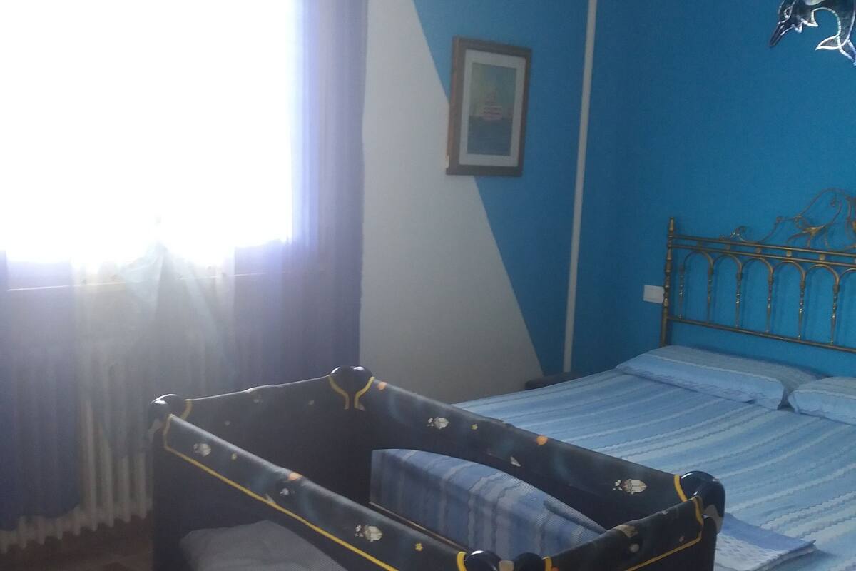 Quarto quádruplo conforto, suíte | Frigobar, cofres nos quartos, camas extras/dobráveis (sobretaxa)