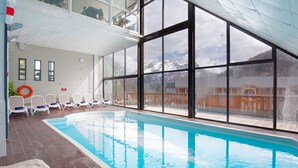 An indoor swimming pool with clear views of mountains through large windows. - Sowell Residences Pra Loup (Uvernet-Fours)