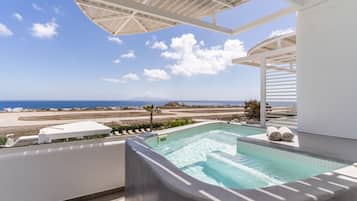 Executive Suite with Sea View (Outdoor Jetted Tub) | Private spa tub