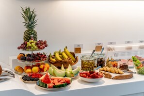 Daily continental breakfast for a fee - Marvarit Suites (Santorini)