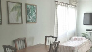 Apartment, Courtyard View | Interior detail - Calido Dpto en el Corazón de Mendoza 1 (Mendoza)
