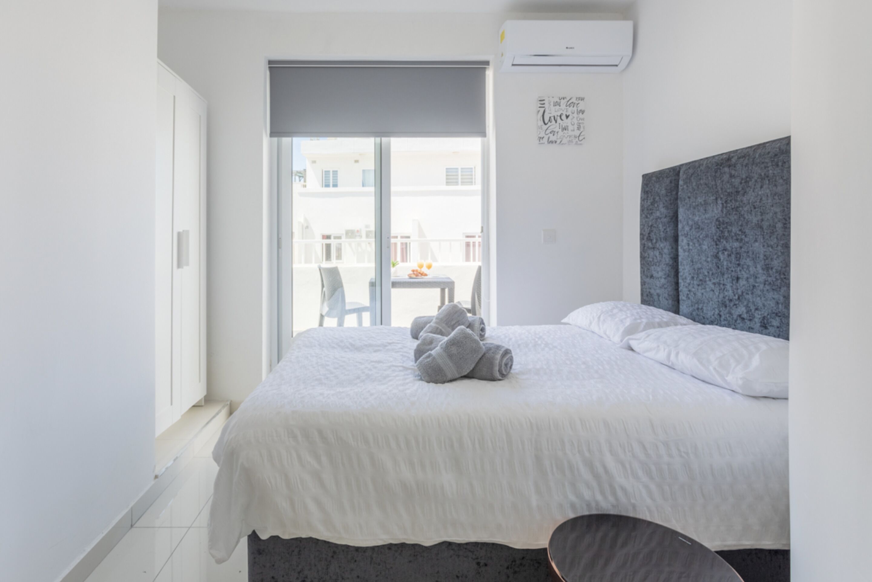 3 habitaciones, decoración personalizada y muebles diferentes 