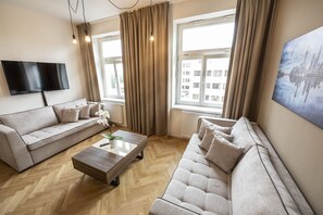 En 50-tommers LCD-TV med førsteklasses TV-kanaler samt TV