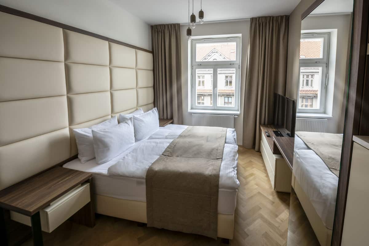 1 bedroom, Egyptian cotton sheets, premium bedding, in-room safe