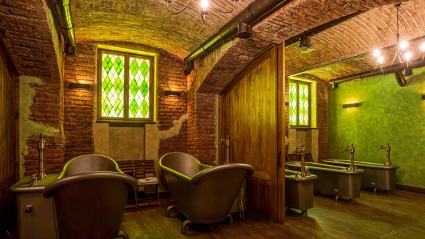 A bathroom with vintage-style bathtubs, a wooden door, and a green wall. - Letna Garden Suites (Prague)
