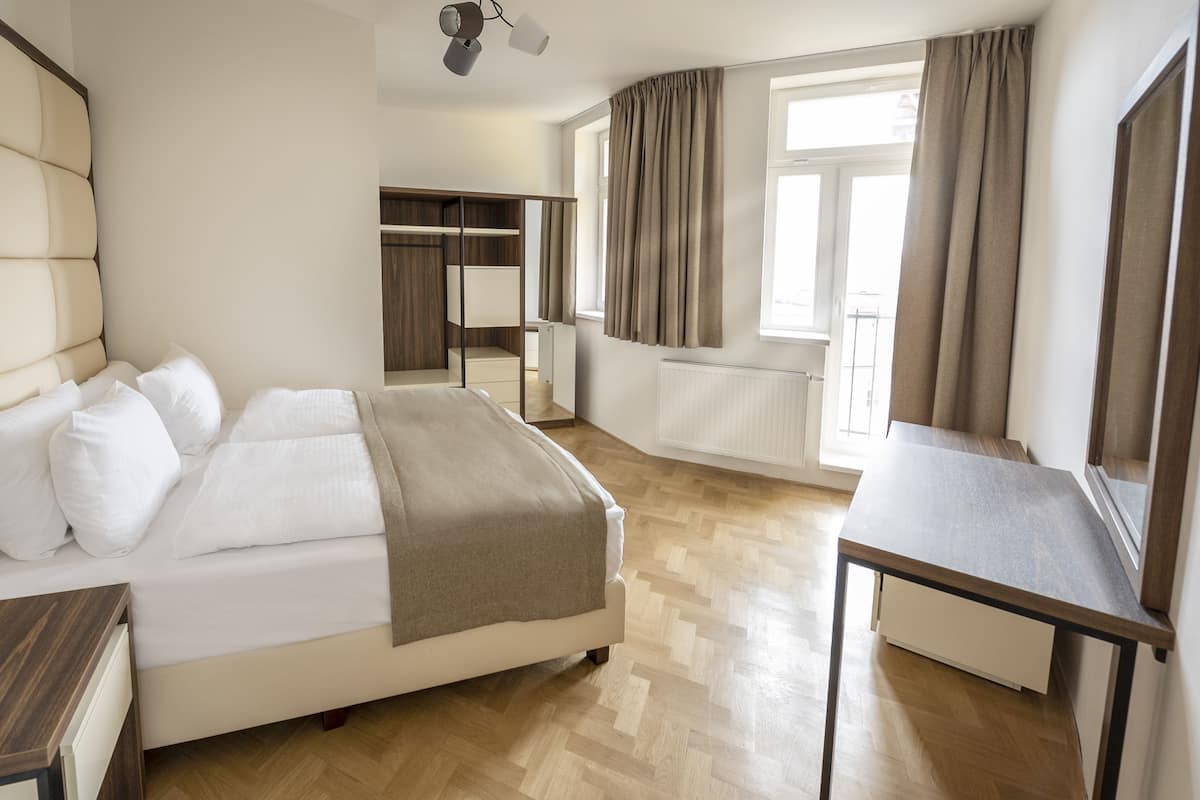 1 bedroom, Egyptian cotton sheets, premium bedding, in-room safe