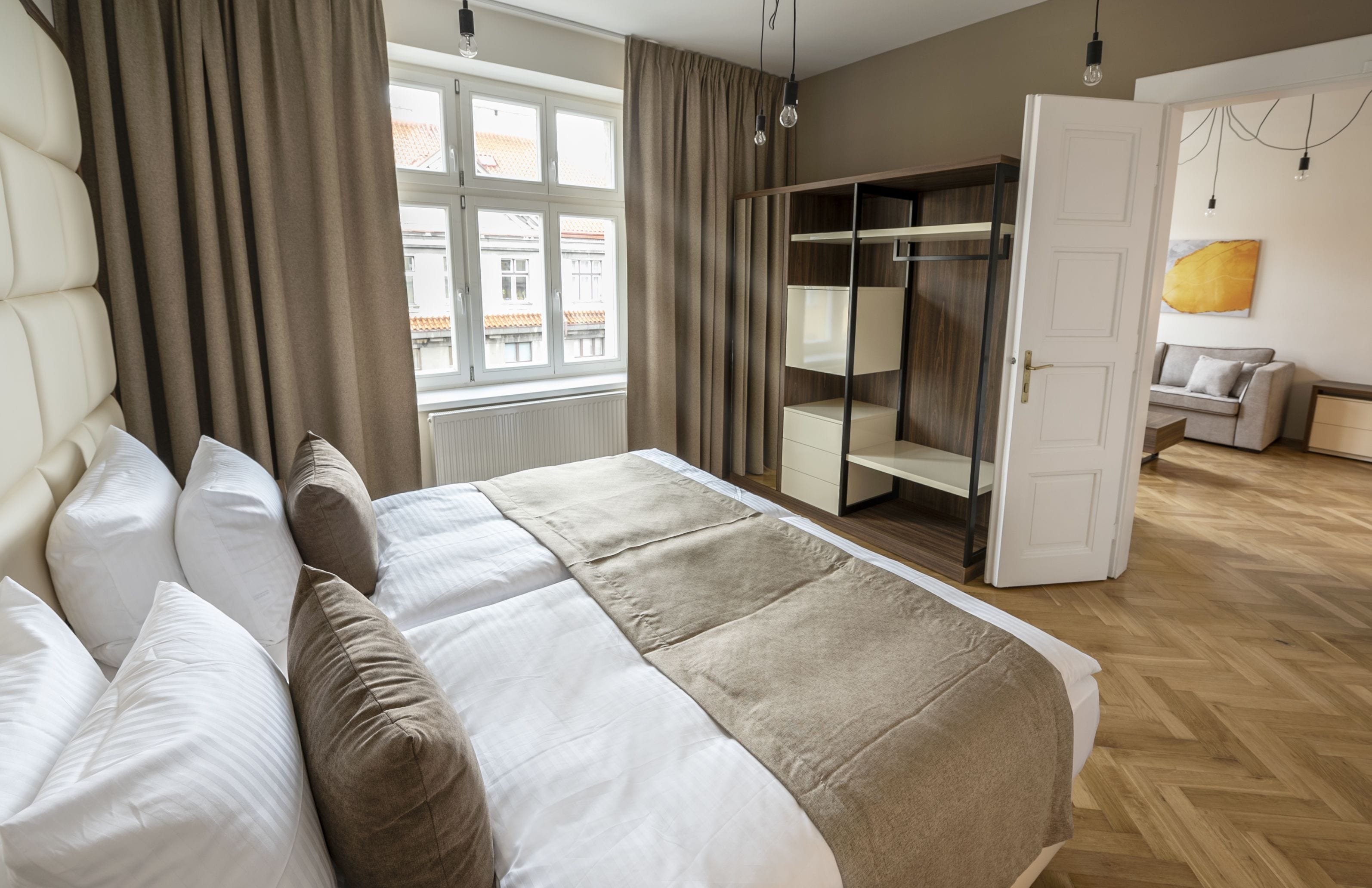 deluxe suite, 1 bedroom | 1 bedroom, egyptian cotton sheets, premium bedding, in-room safe