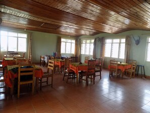 Se sirven desayunos, comidas y cenas 