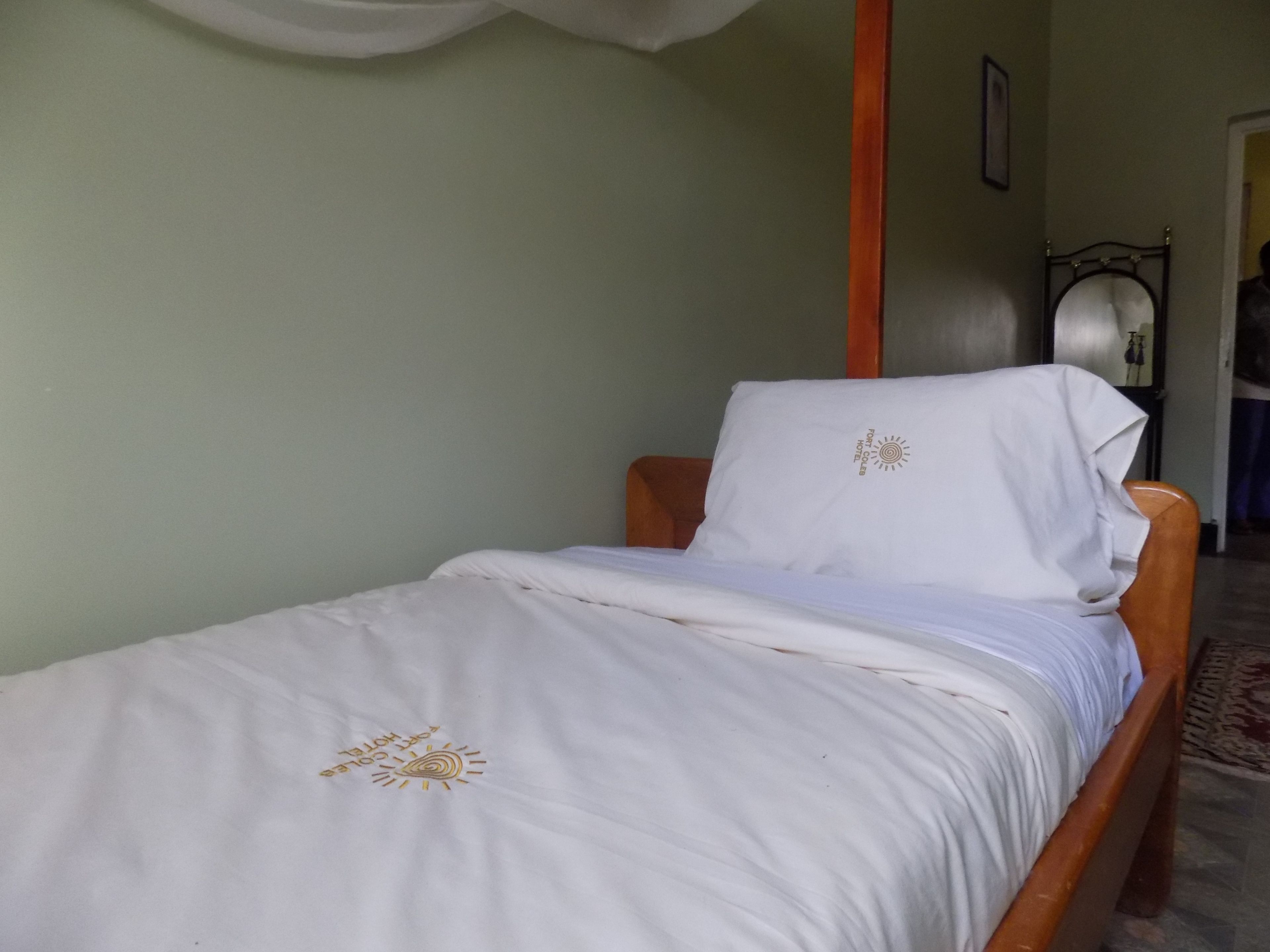 Double Room, Courtyard View | Individually decorated, individually furnished, desk, bed sheets