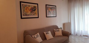 Living area | Flat-screen TV - Appartamento Dalmazia n.10 (Jesolo)