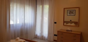 3 bedrooms, individually decorated, individually furnished, desk - Appartamento Dalmazia n.10 (Jesolo)