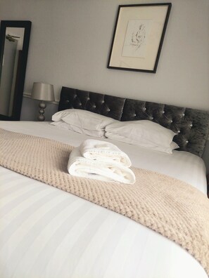 双人房 | 办公桌、隔音、熨斗/熨板、免费婴儿床