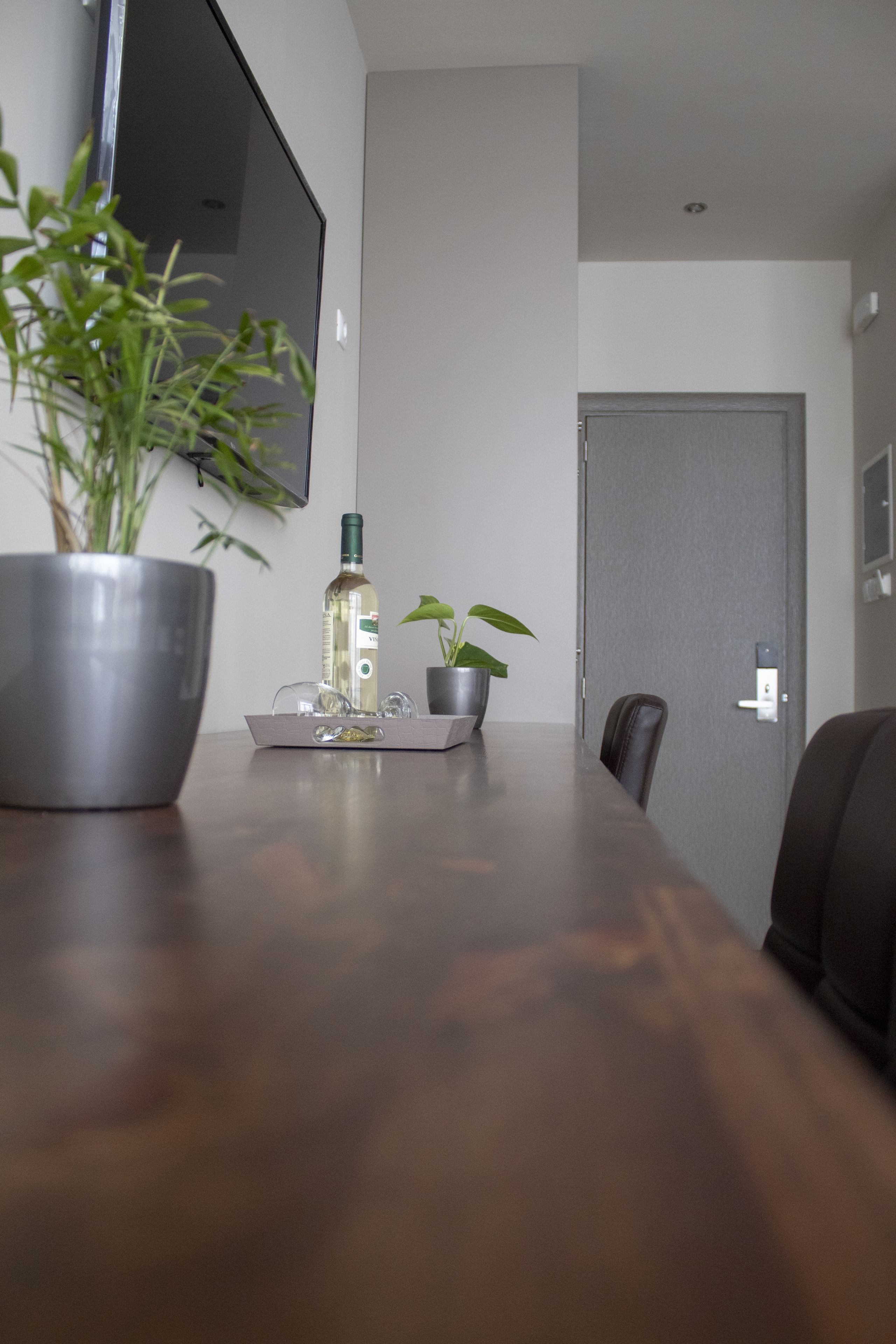 city twin room, 2 single beds | in-room dining