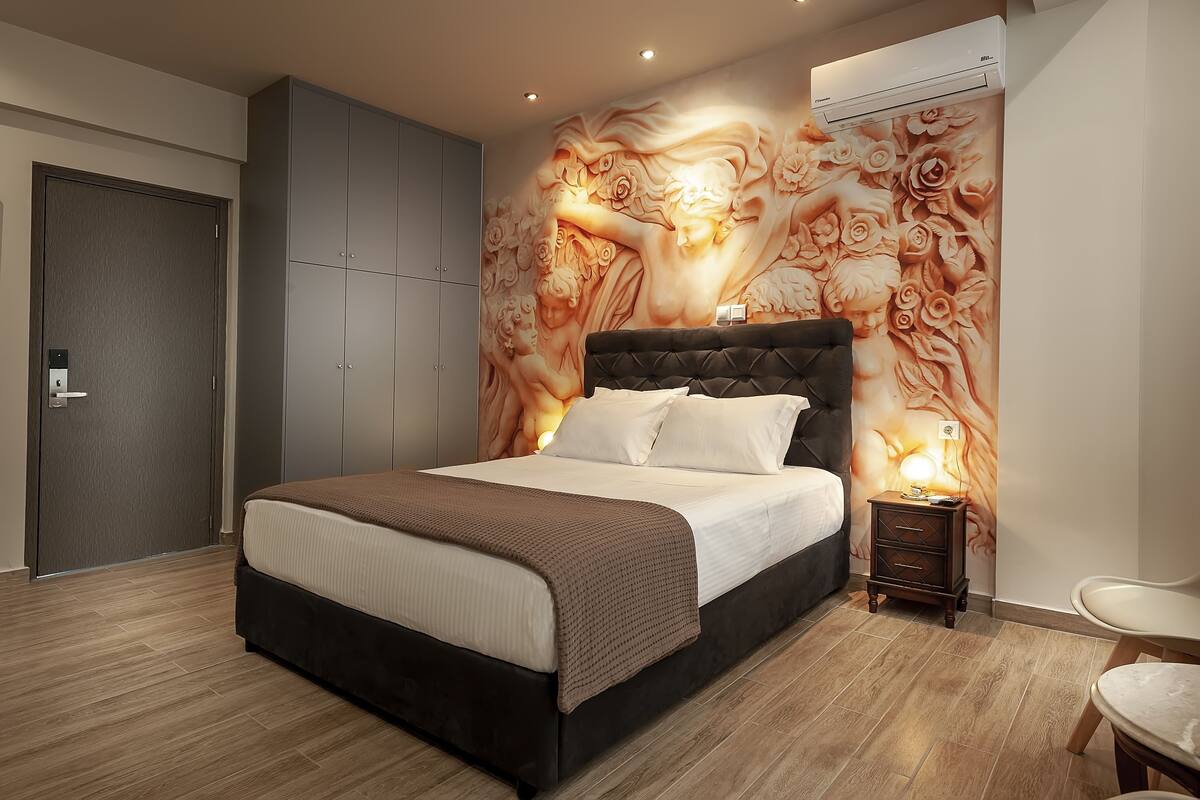 Junior tweepersoonskamer, 1 queensize bed, uitzicht op de stad | Luxe beddengoed, pillowtop-bedden, een kluis op de kamer, een bureau