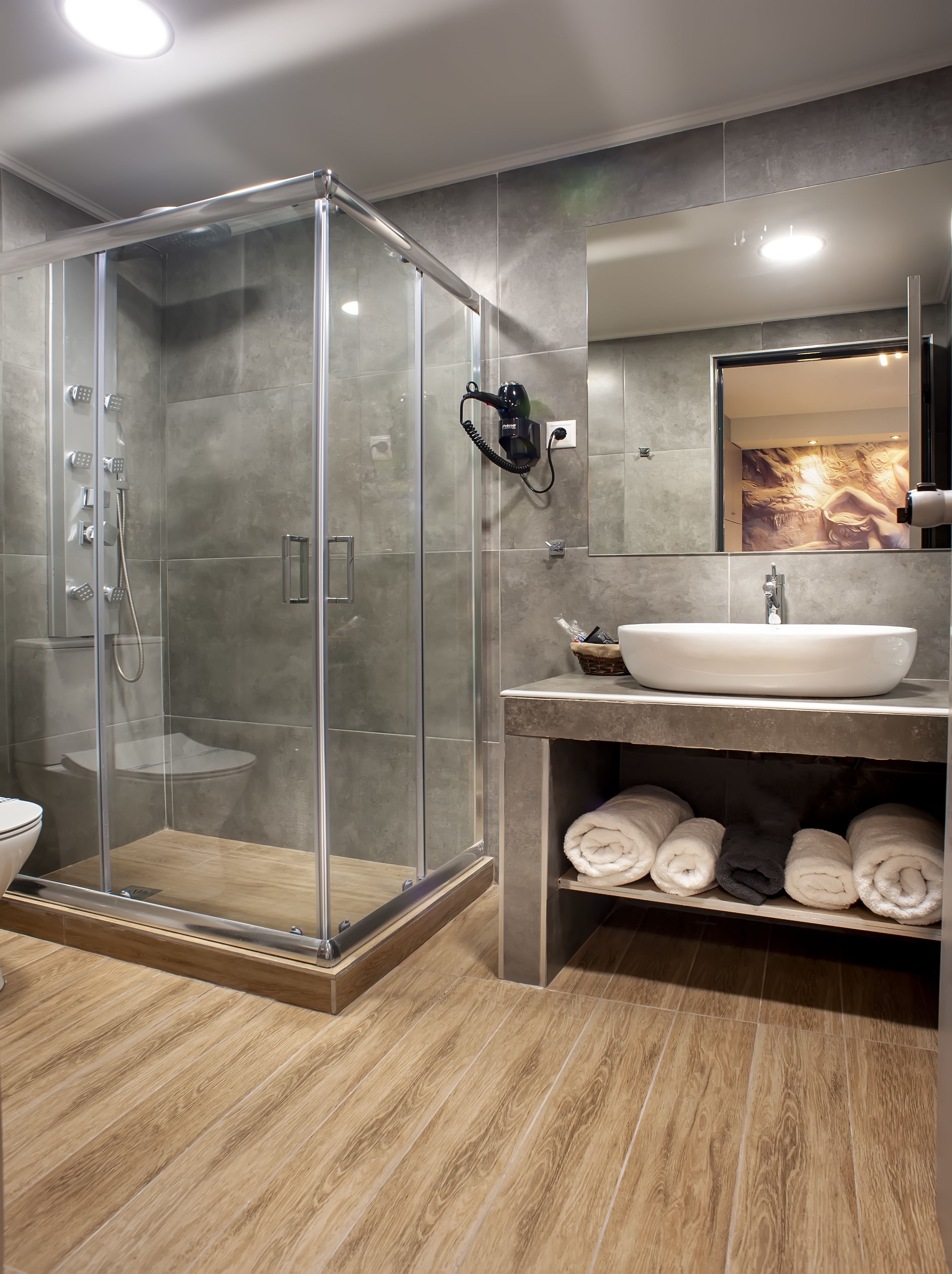 superior double room, 1 queen bed | bathroom | shower, hydromassage showerhead, hair dryer, slippers