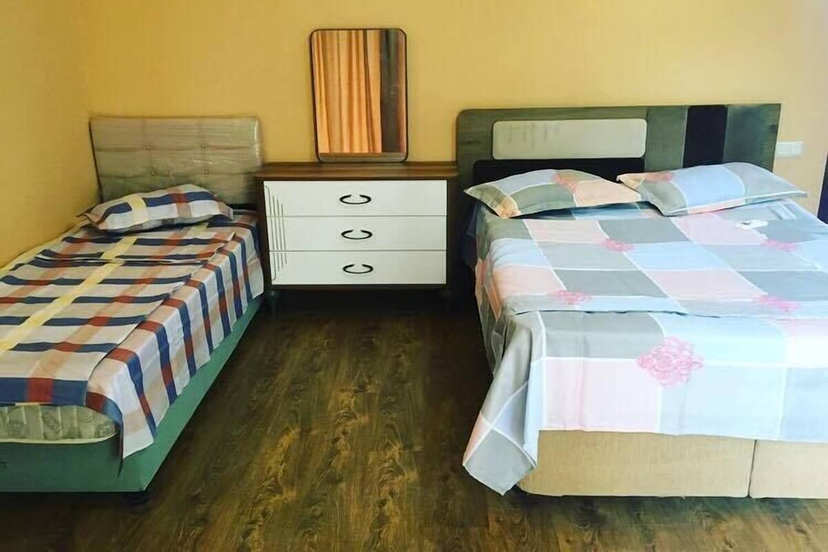 Soundproofing, free WiFi, bed sheets