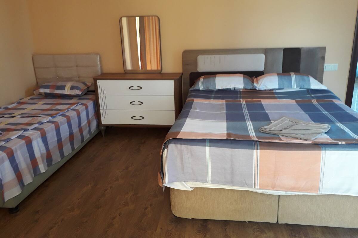 Classic Triple Room | Soundproofing, free WiFi, bed sheets