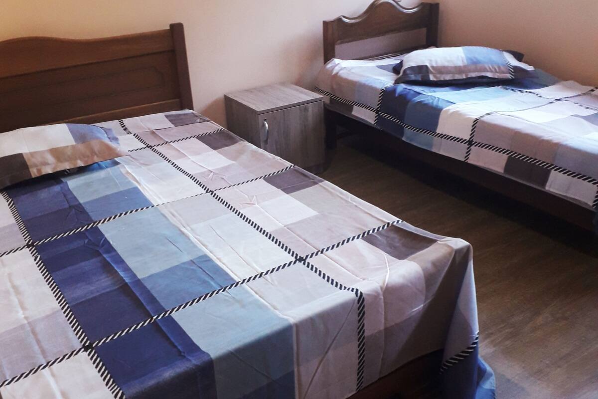 Kamar Quadruple Deluks | Kedap suara, Wi-Fi gratis, dan seprai linen