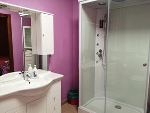 Bruser, brusehoved med spredningseffekt, gratis toiletartikler