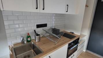 大冰箱、微波炉、烤箱、炉灶